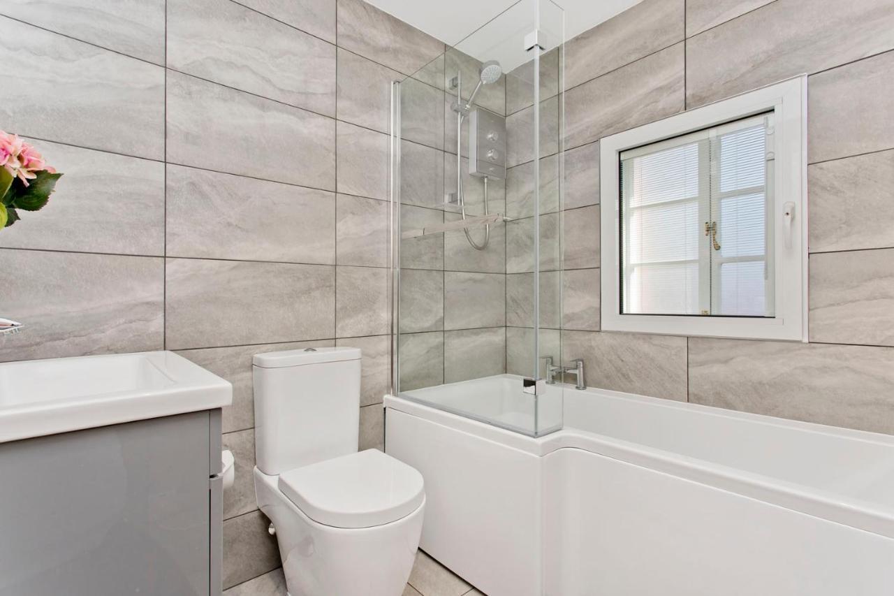 Newly Reno'D 2 Bed With Free Parking Apartment เอดินบะระ ภายนอก รูปภาพ