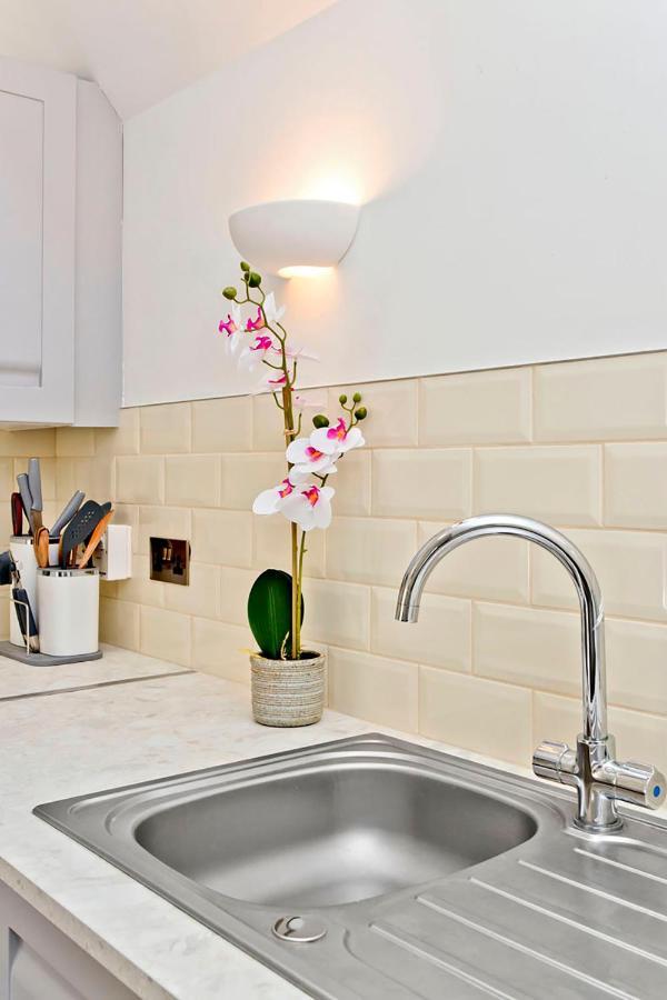 Newly Reno'D 2 Bed With Free Parking Apartment เอดินบะระ ภายนอก รูปภาพ