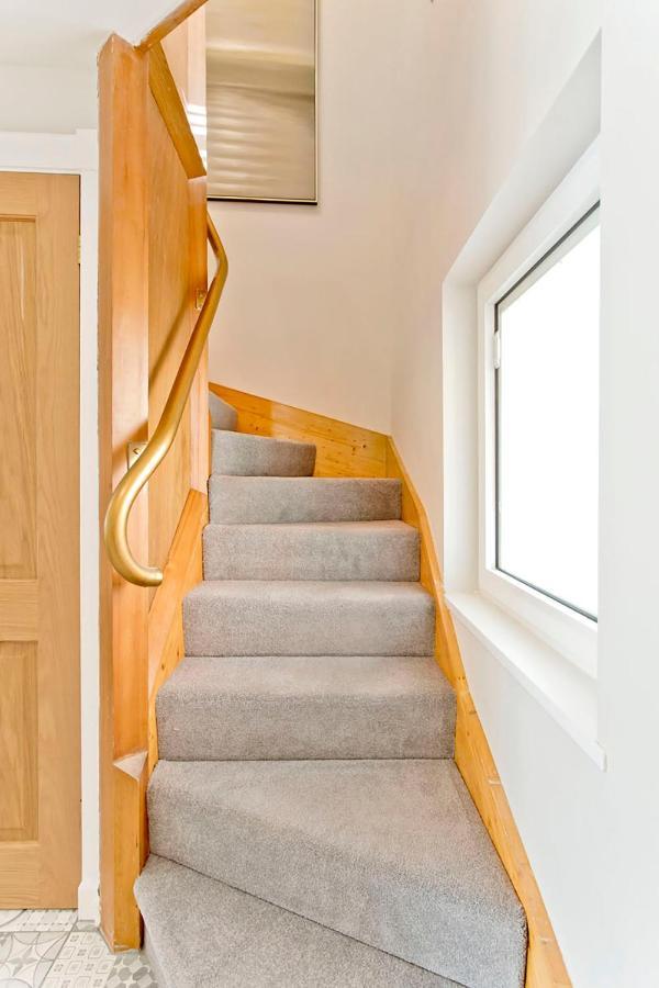 Newly Reno'D 2 Bed With Free Parking Apartment เอดินบะระ ภายนอก รูปภาพ